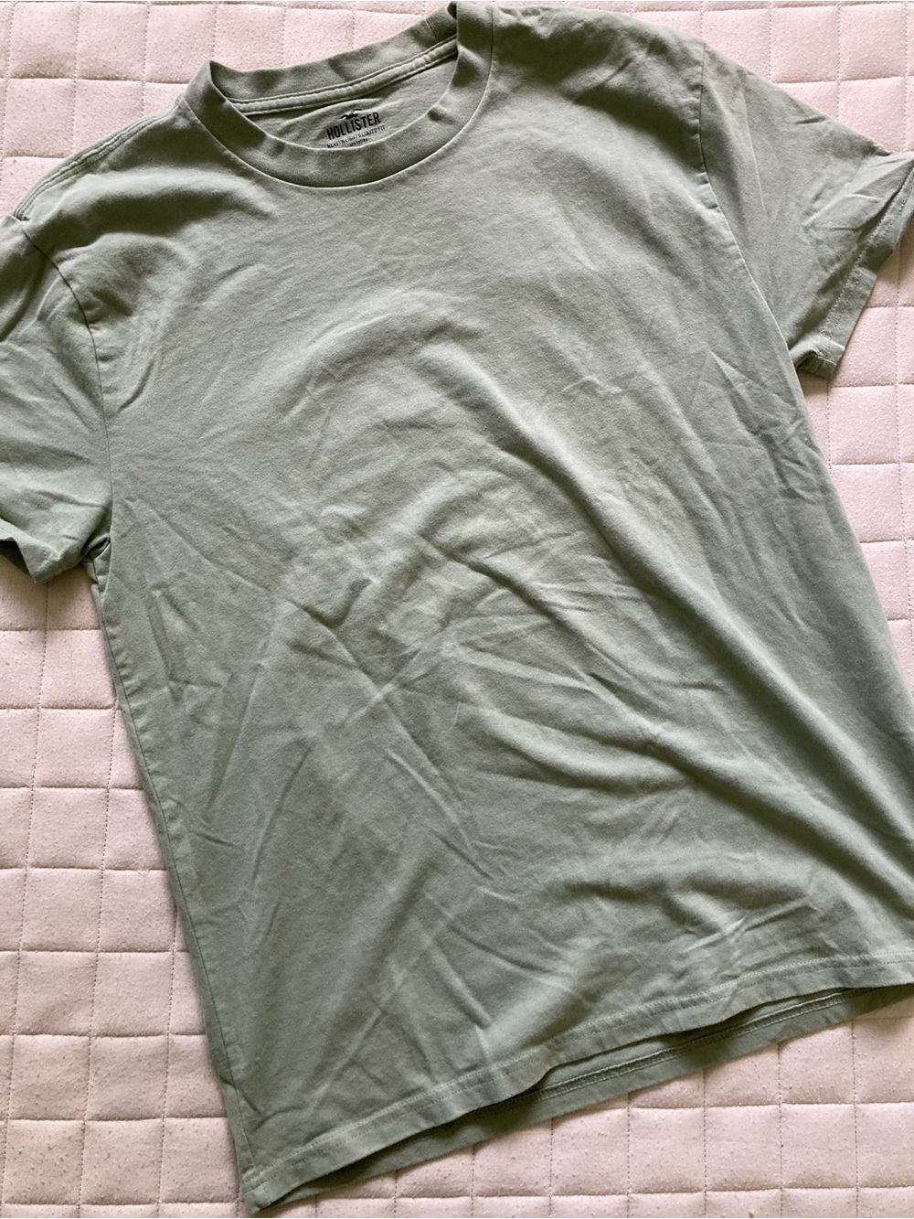 Hollister Men's Light Sage Green Crew Neck Tee